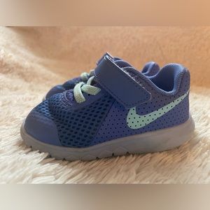 Nike toddler sneakers.